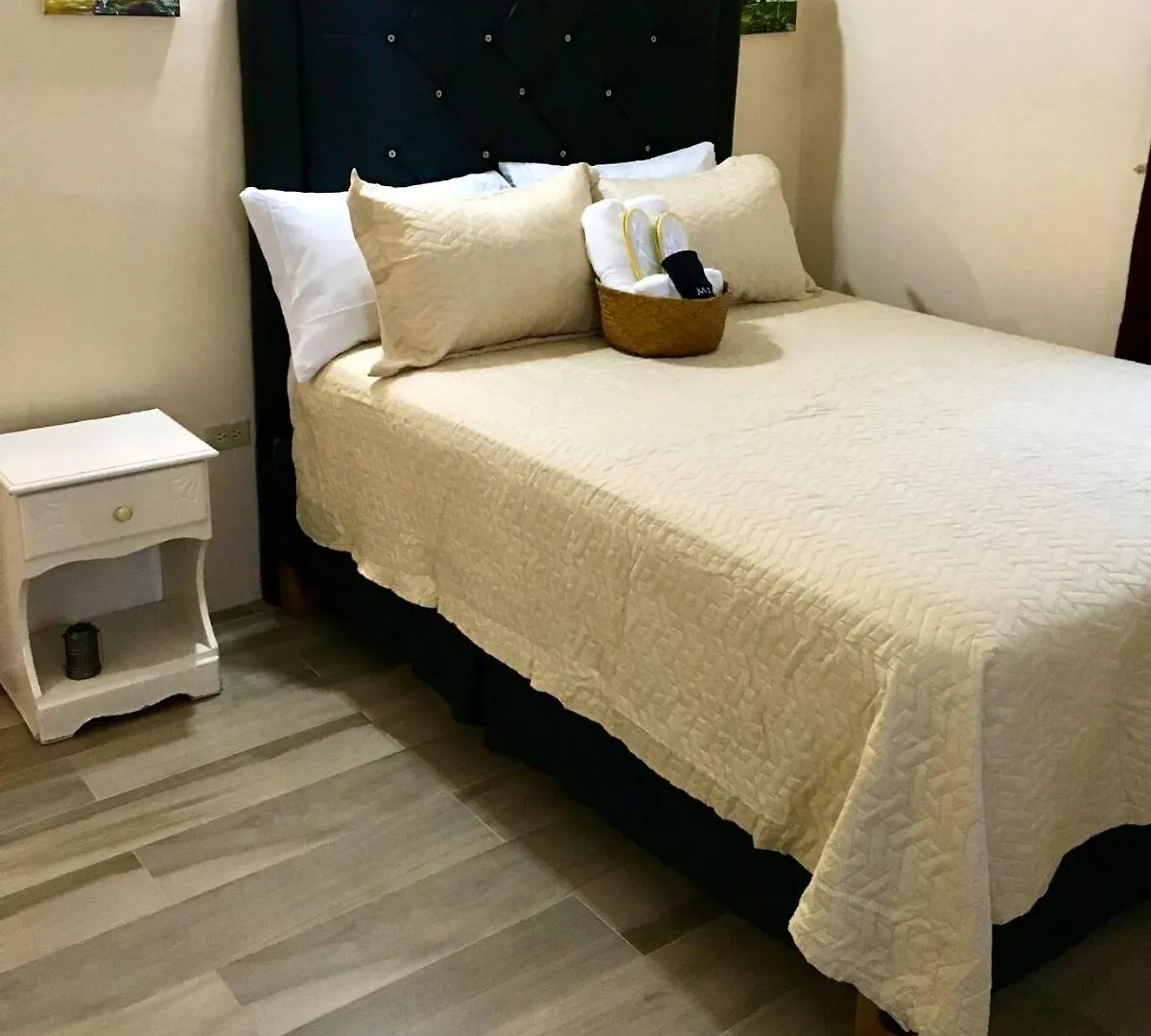 Seaside Retreat 2BR with Beach Access and AC Ocho Rios Holiday home