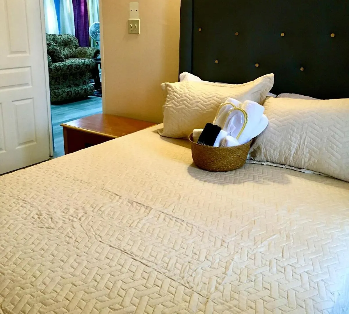Seaside Retreat 2BR with Beach Access and AC Ocho Rios 0*,
