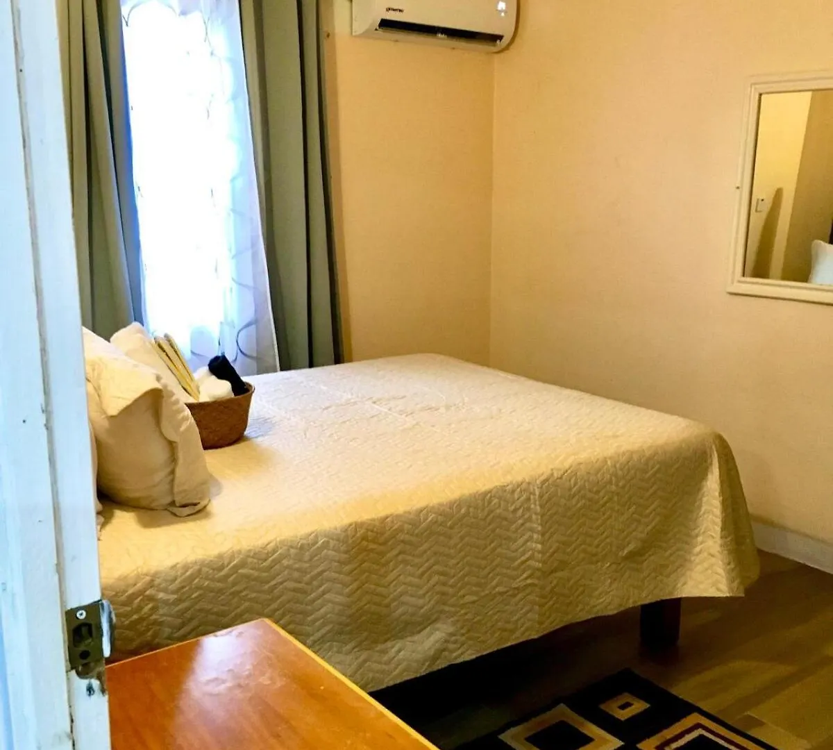 Seaside Retreat 2BR with Beach Access and AC Ocho Rios Holiday home