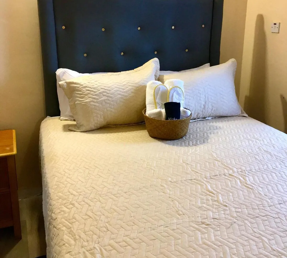 Seaside Retreat 2BR with Beach Access and AC Ocho Rios