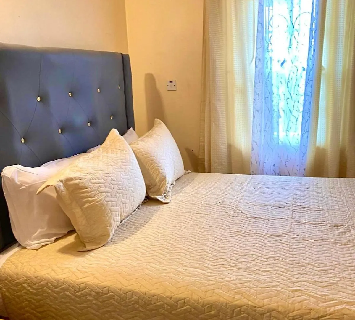 Seaside Retreat 2BR with Beach Access and AC Ocho Rios 0*,