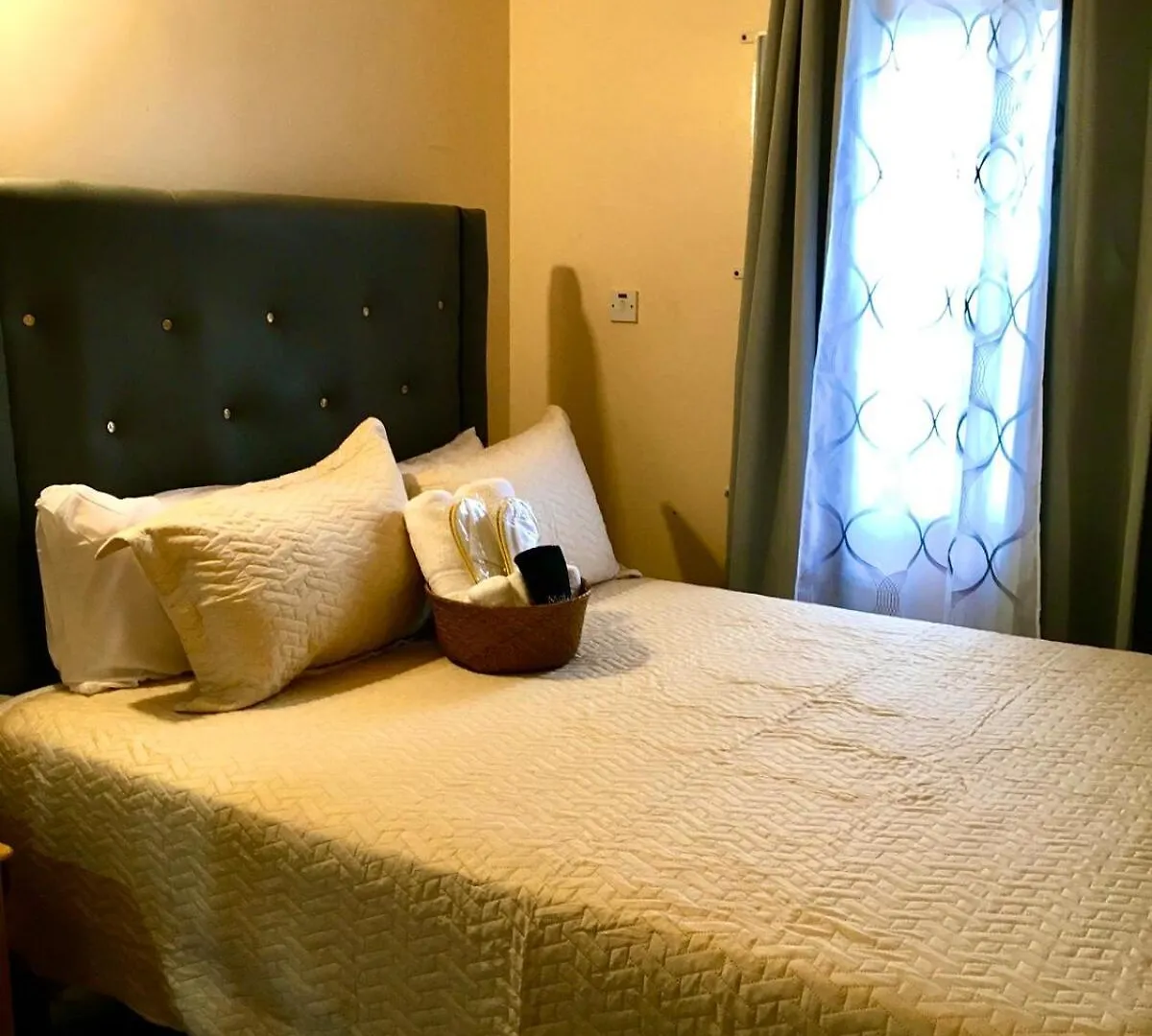 Seaside Retreat 2BR with Beach Access and AC Ocho Rios Holiday home