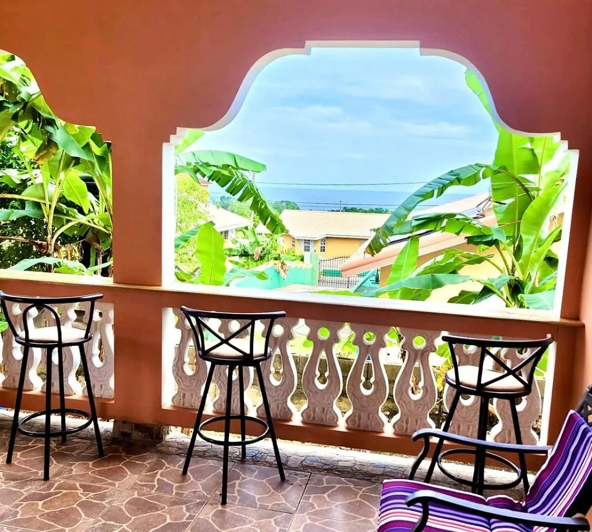 Seaside Retreat 2BR with Beach Access and AC Ocho Rios Jamaica