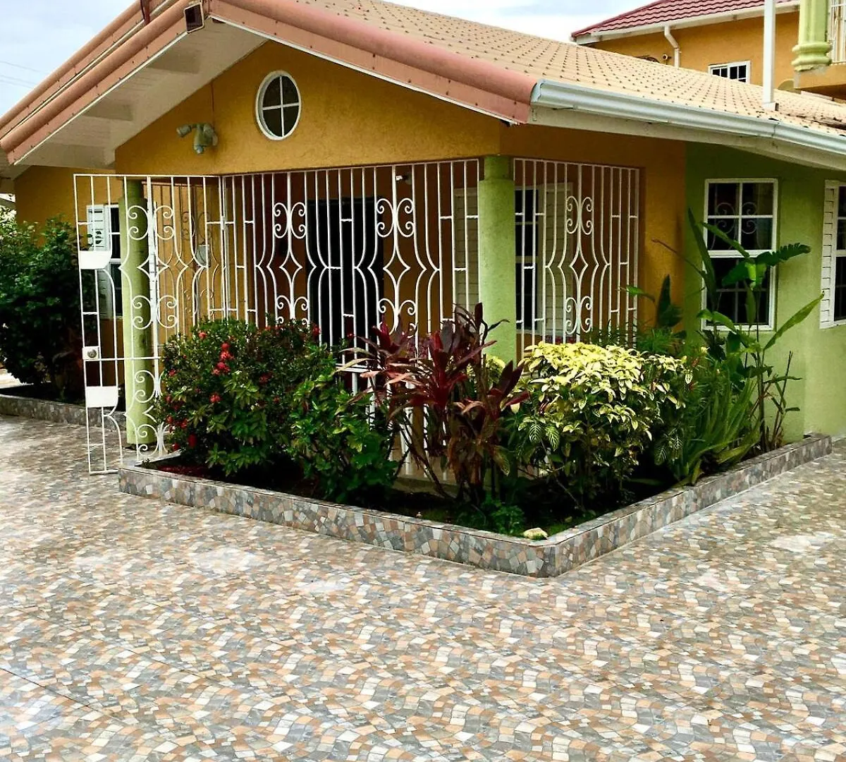 Holiday home Seaside Retreat 2BR with Beach Access and AC Ocho Rios Jamaica