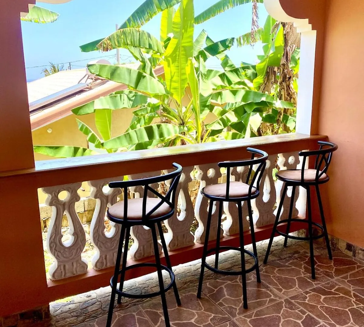 Seaside Retreat 2BR with Beach Access and AC Ocho Rios